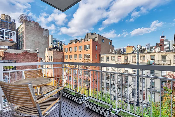 Sold by Bond New York | media 2