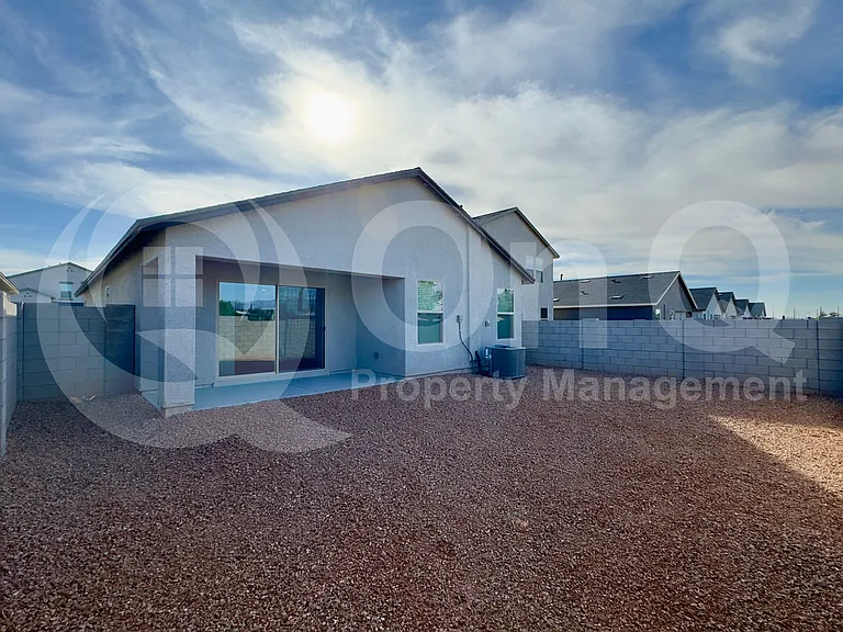 4069 E Market St — Photo 19