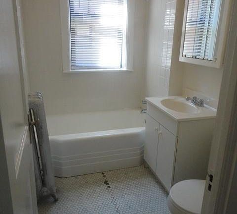5th image of 3932 N Keeler Ave #1