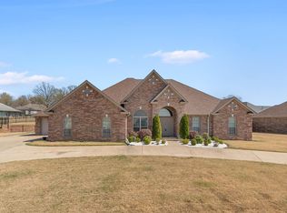 7204 Northlake Dr, Jacksonville, AR 72076