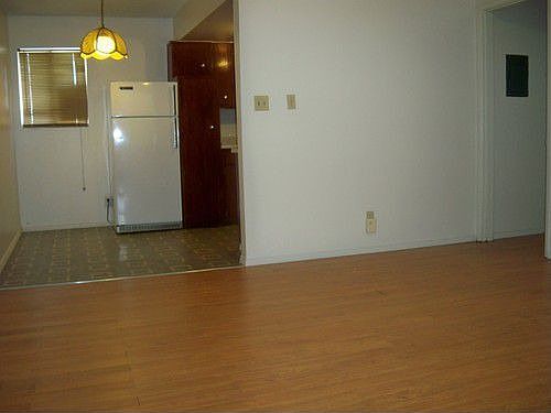 5th image of 3811 Daisy St APT 36