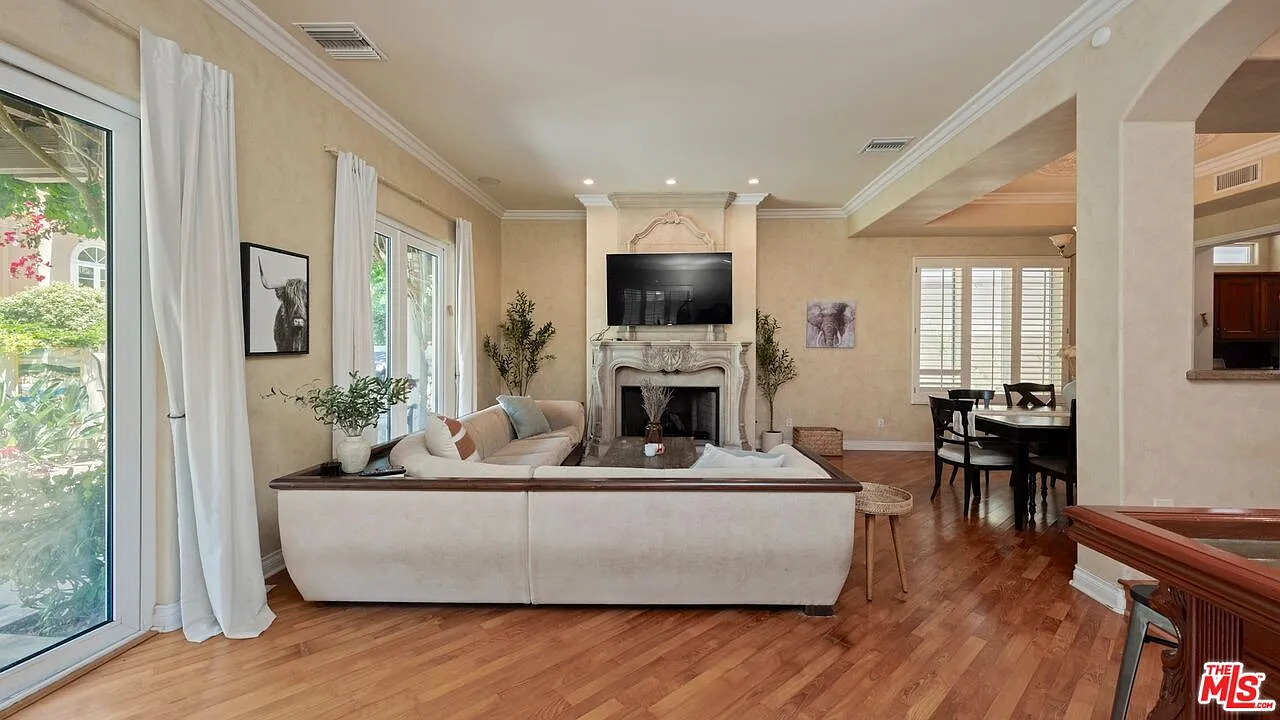 4 bed, 4.5 bath, 3520 sqft, $14,500 — Photo 3
