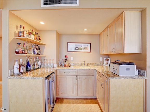 5th image of 3111 Bel Air Dr Unit 9B