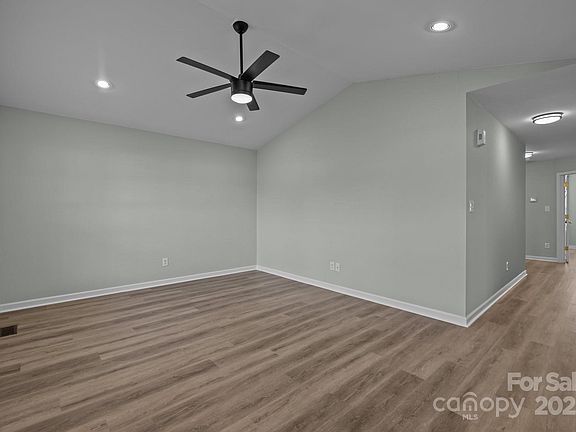 3rd image of 116 E Maryland Ave