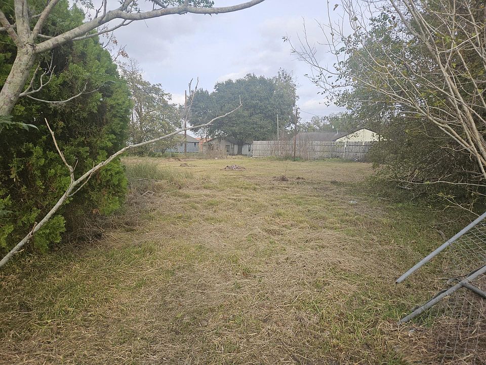 2nd image of 413 2nd St