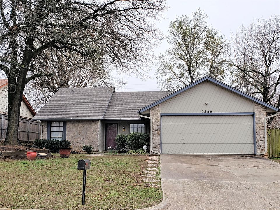 Front of Property, 2 car garage with opener