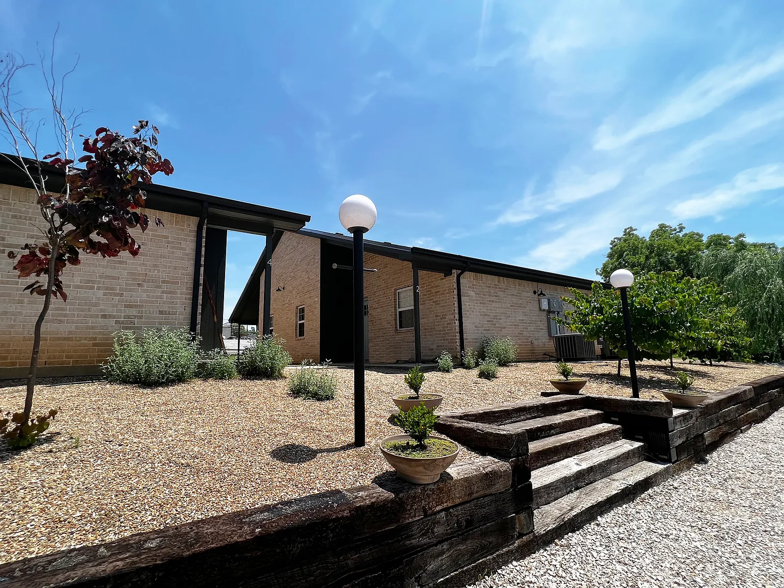 300 W Neil Armstrong Pl — Photo 3