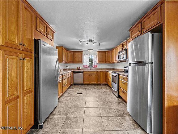 4th image of 140 BOWFIN Drive