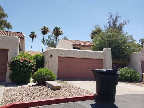 3rd image of 1505 S River Dr