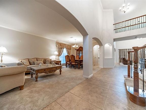 3rd image of 728 Honeysuckle Way
