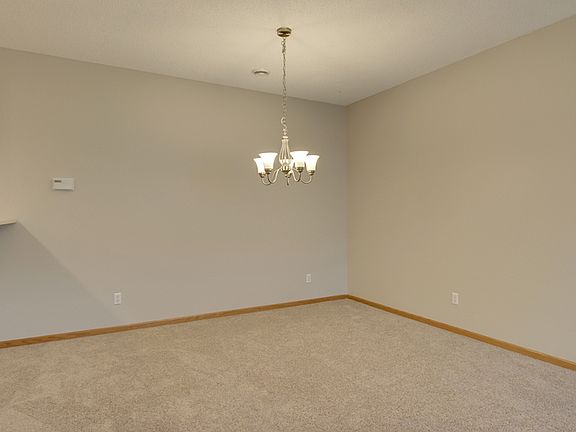 4th image of 471 Tamarack Trl