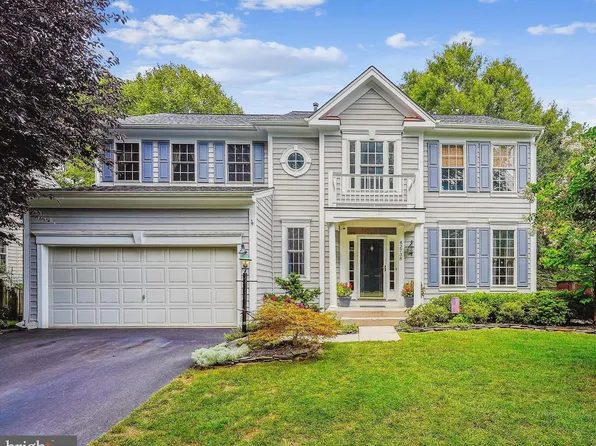 42738 Hollowind Ct, Ashburn, VA 20148