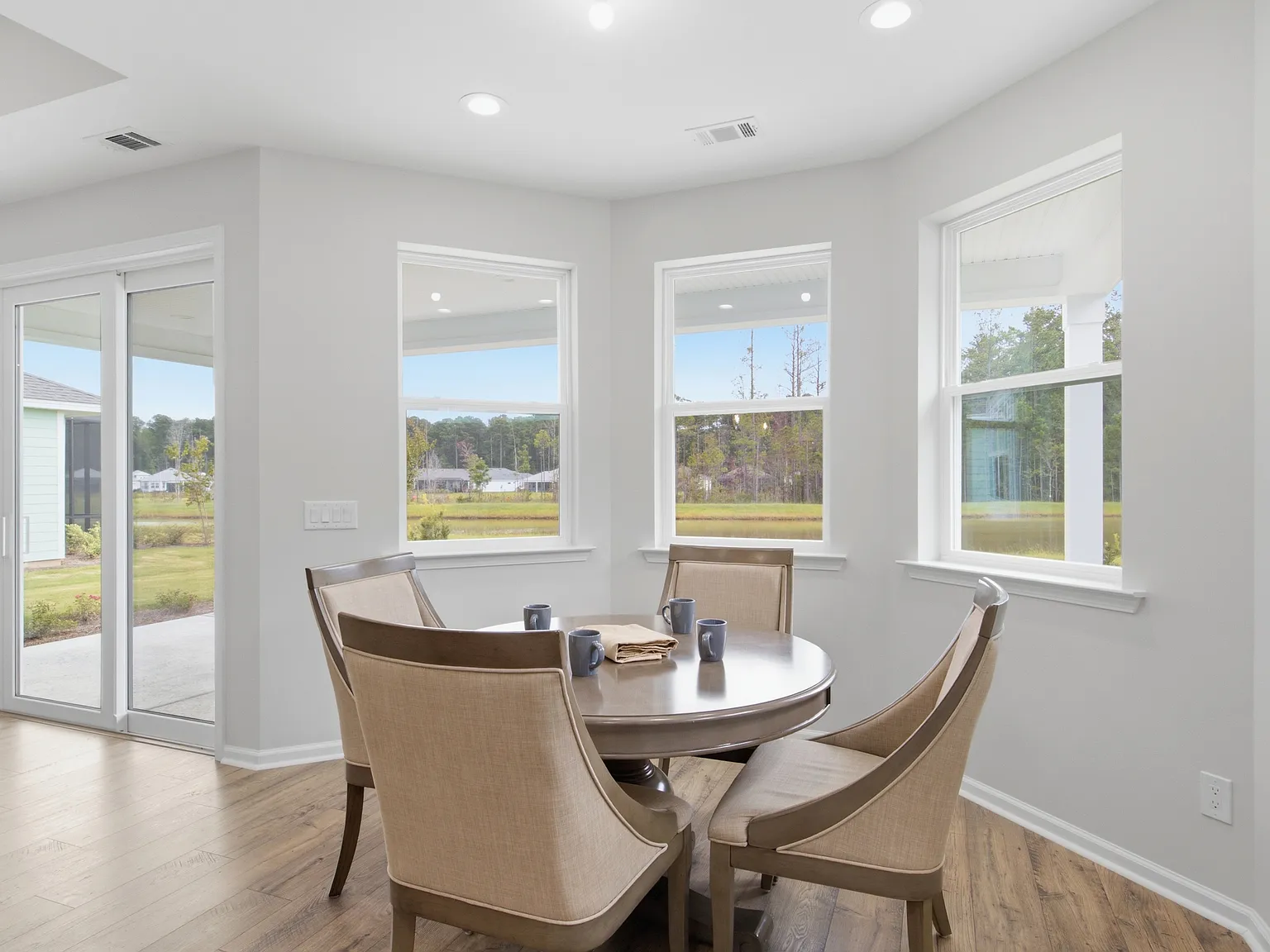 2 bed, 1685 sqft, $3,300 — Photo 4