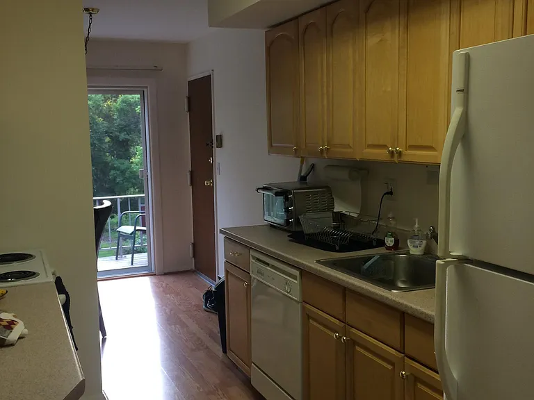 Crescent Dr — Photo 2