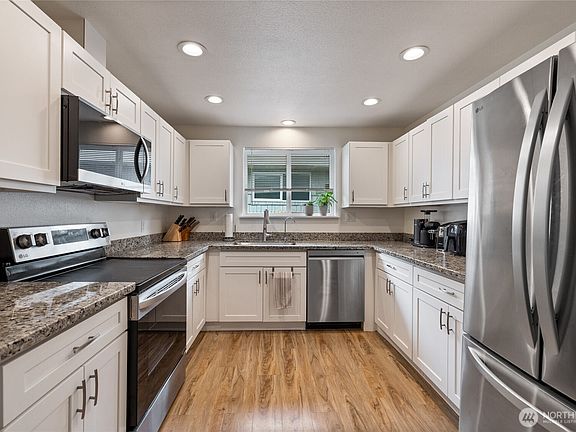 3rd image of 3724 N Villard Street