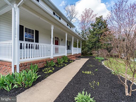 3rd image of 152 Hamlin Dr