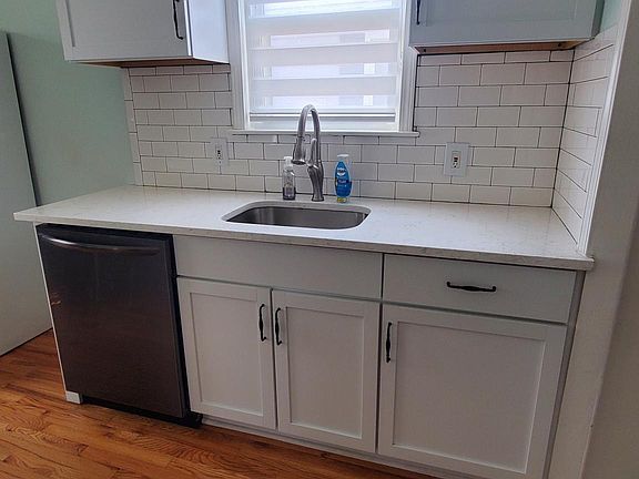 Kitchen (new dishwasher)