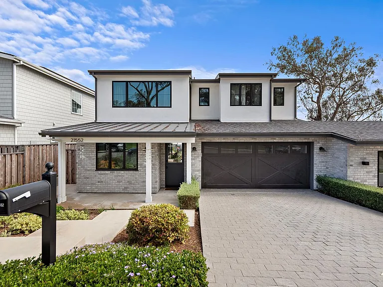 21552 Treetop Ln — Photo 1
