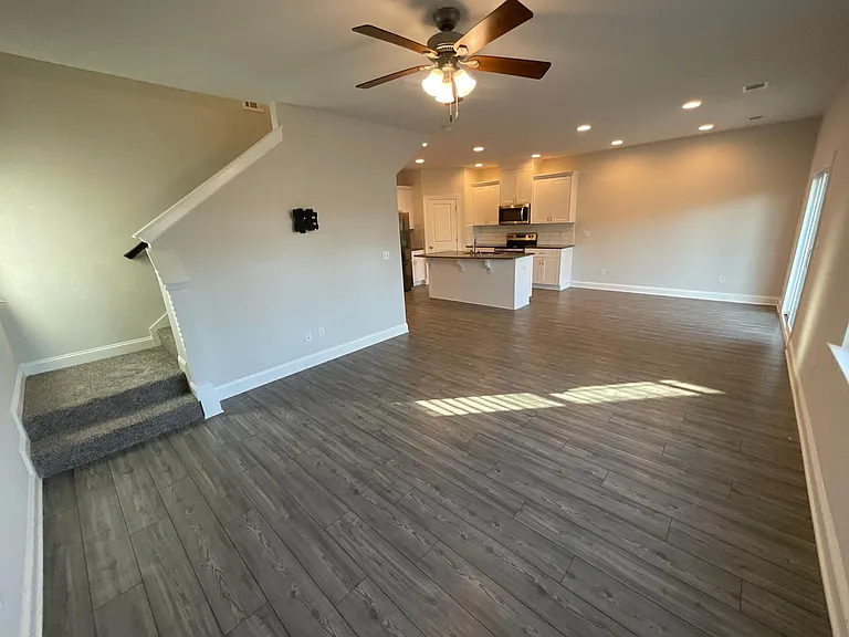 1911 Butternut Dr — Photo 8