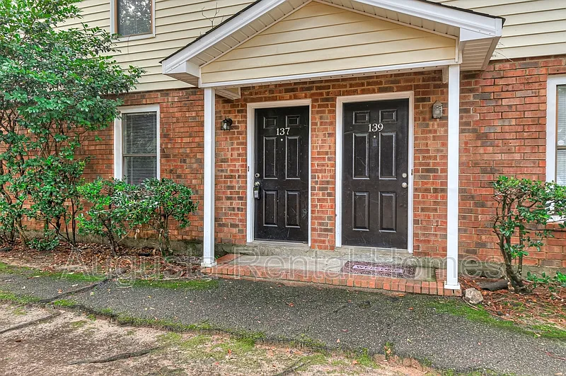 2 bed, 1.5 bath, 1050 sqft, $925 — Photo 3