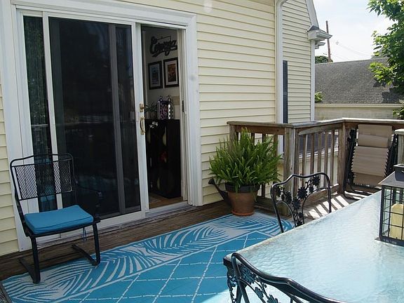 4th image of 167 Pleasant St