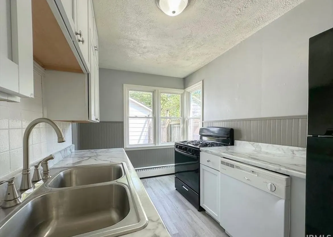 3 bed, 844 sqft, $1,205 — Photo 3