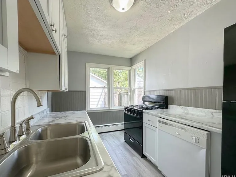 1408 W Taylor St — Photo 3