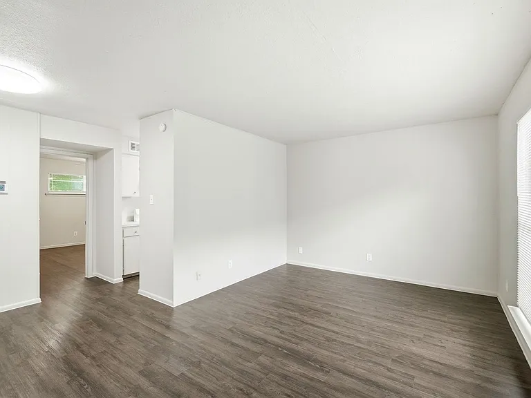 2319 Greenfield Pkwy — Photo 23