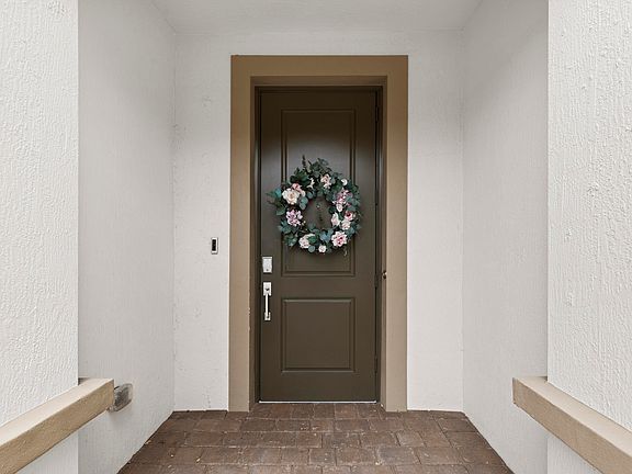4th image of 1004 Sweet Briar Lane