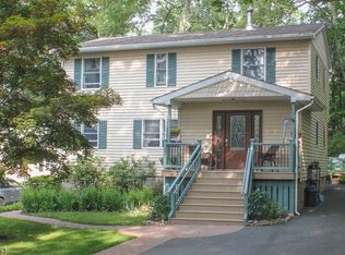 3 Hemlock Rd, Andover, NJ 07821