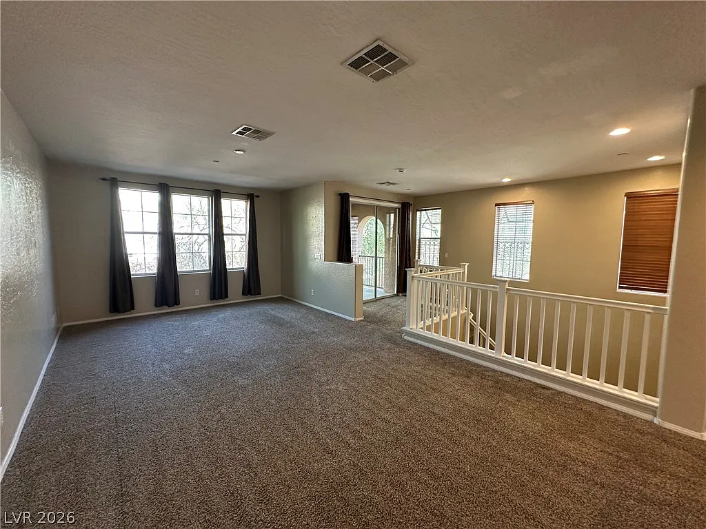 3 bed, 3.5 bath, 2366 sqft, $2,250 — Photo 4