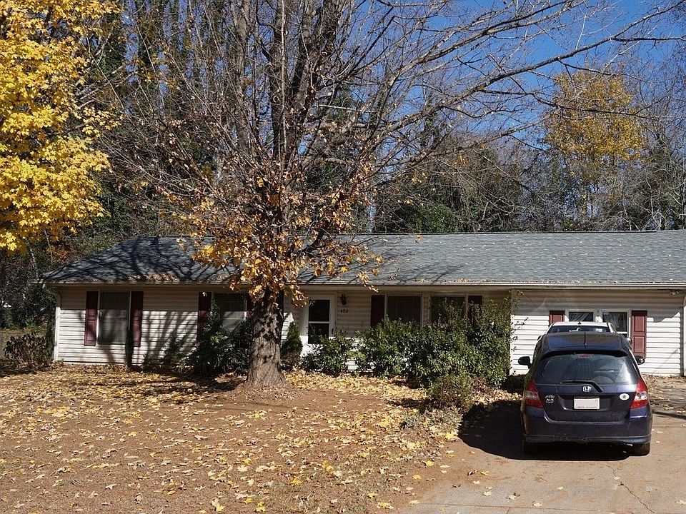 1st image of 402 Holland Cir