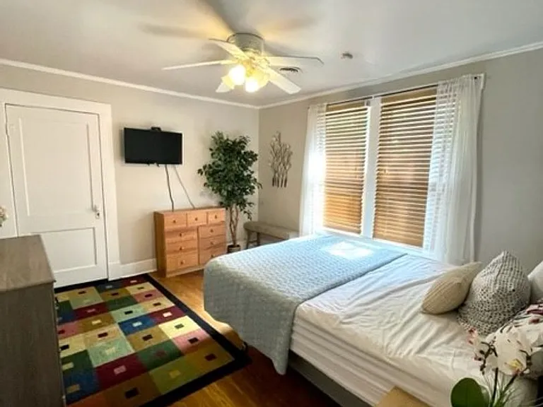 1125 W Matthews Ave — Photo 3