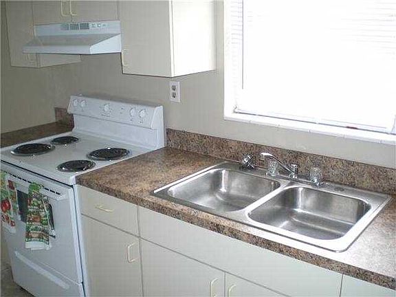 4th image of 1920 SW 5th St APT 111