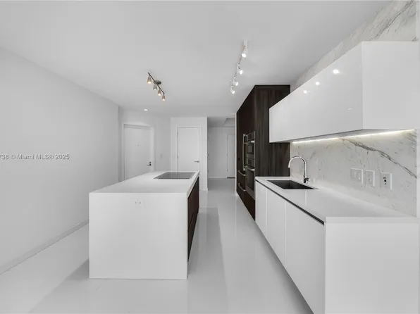 851 NE 1st Ave #2106, Miami, FL 33132