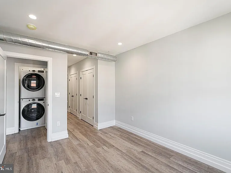 526 Brown St #503 — Photo 10