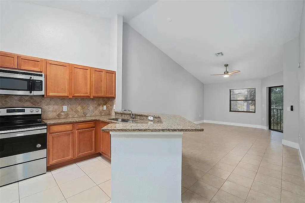 7784 Sugar Bend Dr — Photo 3