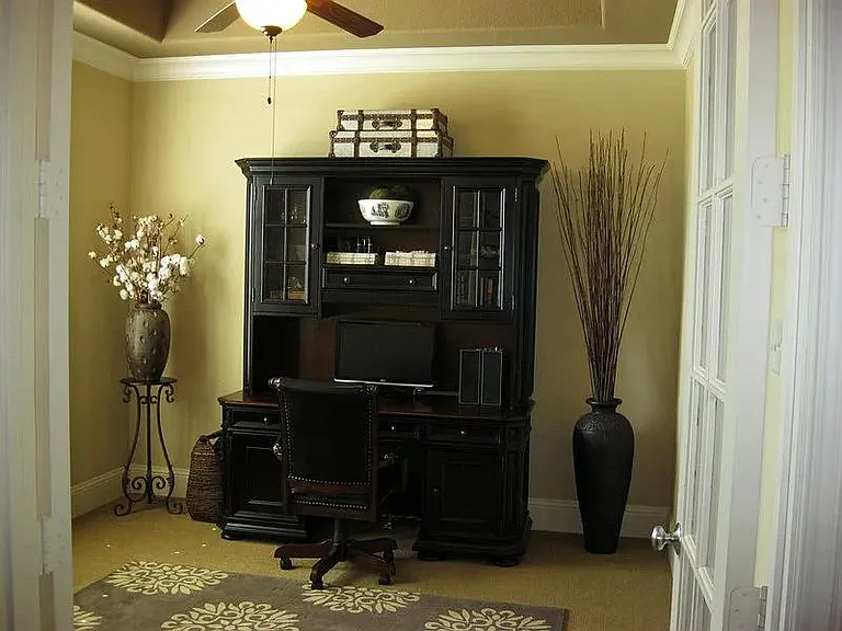 906 Greystone Dr — Photo 7