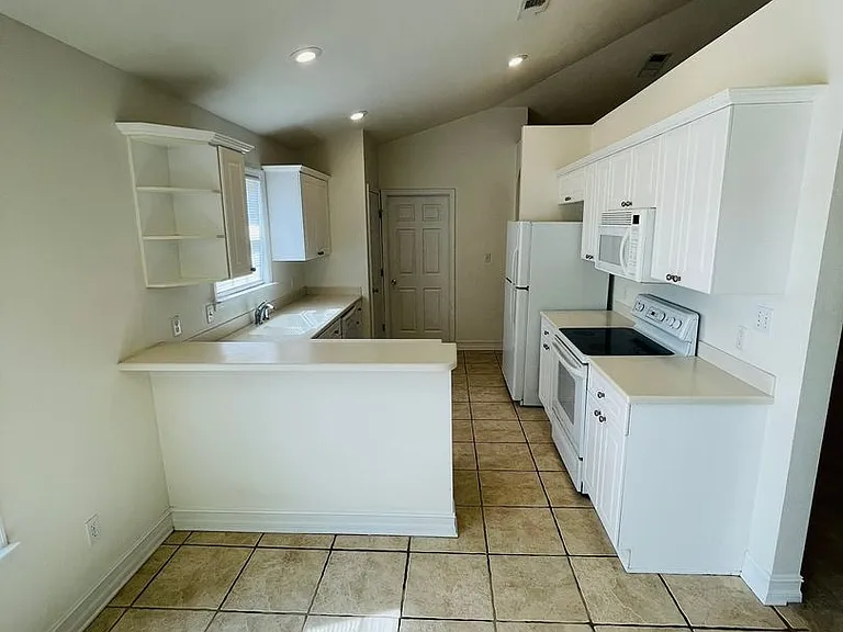 2031 Sunny Dale Dr — Photo 7