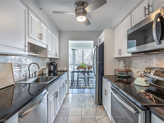 4th image of 12520 Edgewater Dr APT 406