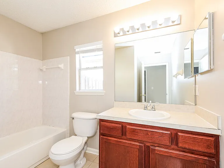 1302 Ardmore St — Photo 15