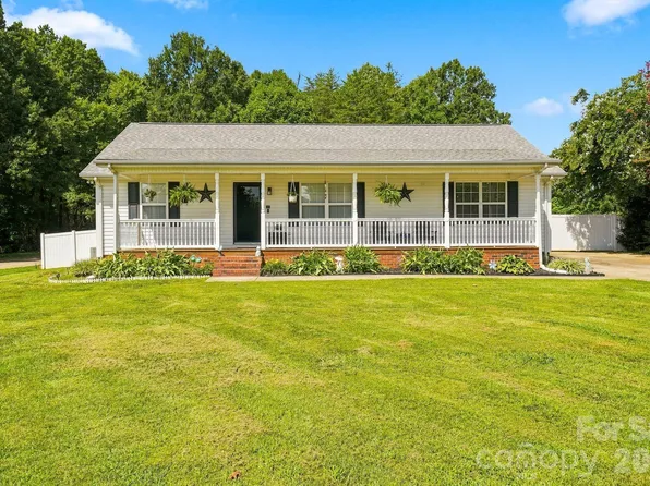 132 Kendra Dr, Mooresville, NC 28117