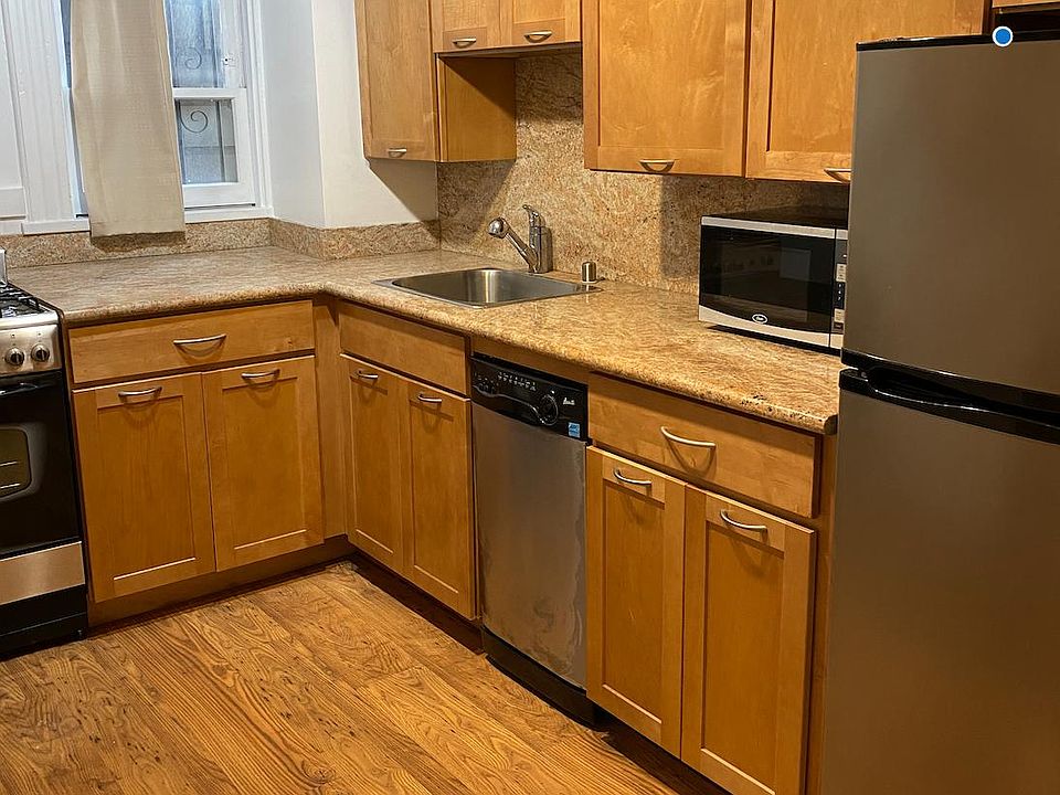 2nd image of 2409 Octavia St #1