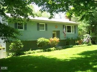 14 Johnny Appleseed Dr, Sandy Hook, CT 06482