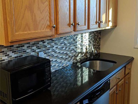 5th image of 81 Edmunton Dr APT F4