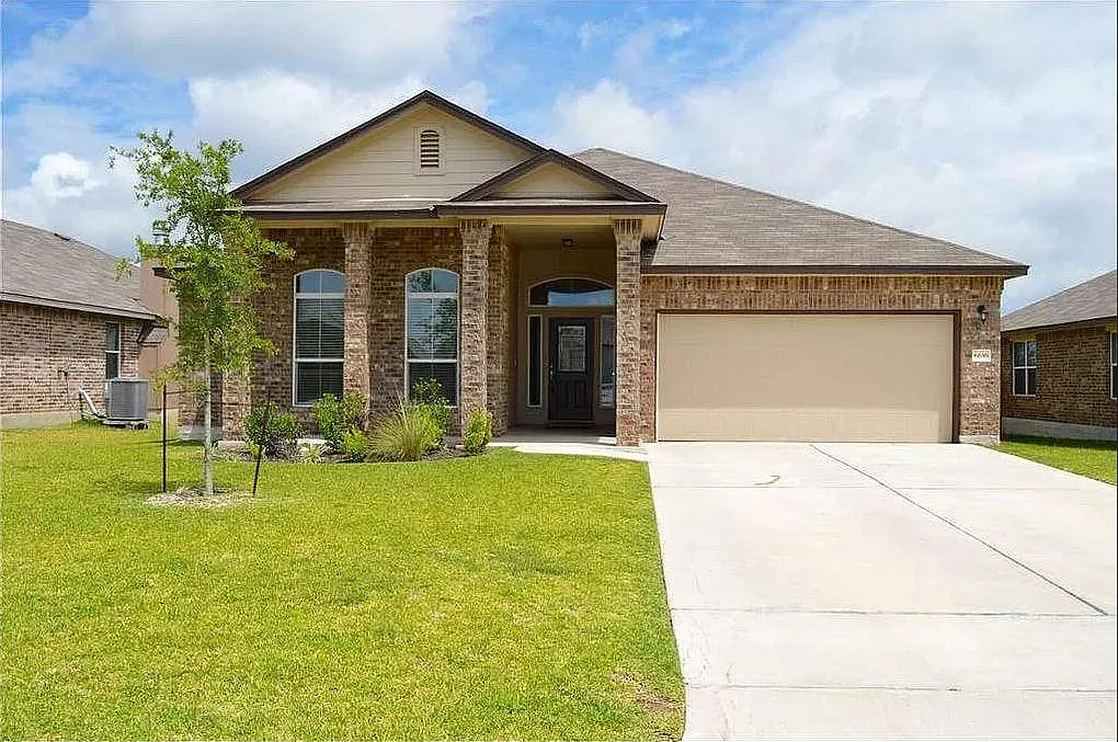4 bed, 2.5 bath, 2265 sqft, $2,300 — Photo 1