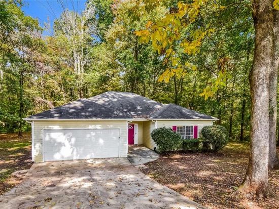 3949 Tyler Ct, Ellenwood, GA 30294