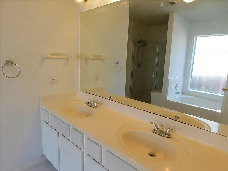 3702 Heritage Colony Dr — Photo 19