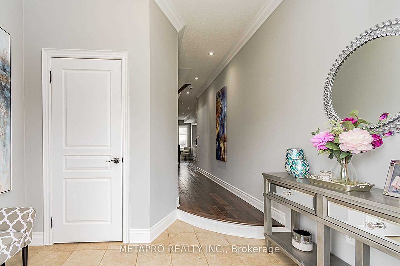 Burlington House for rent - 5 Bedrooms — photo 3