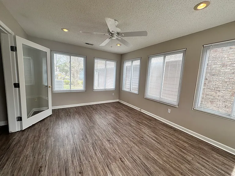 6536 Valene Ct — Photo 19